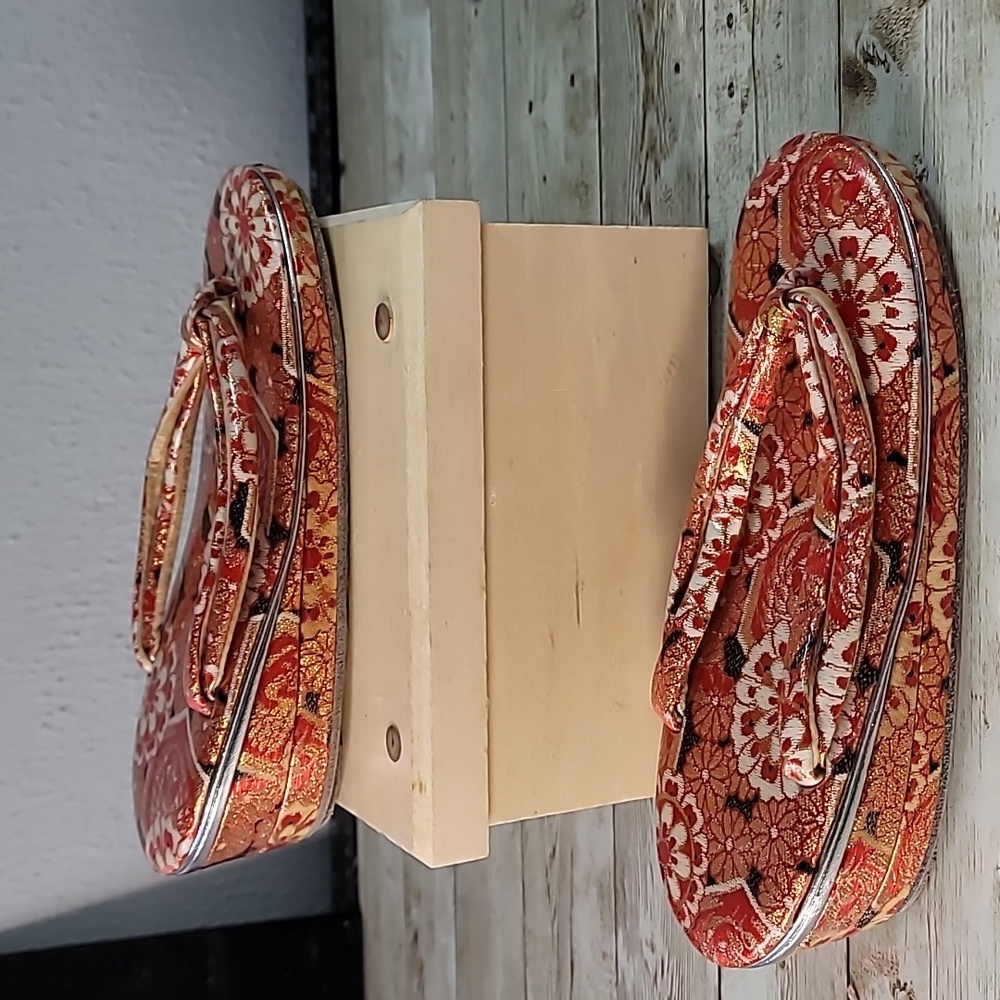 Vintage Asian‎ Ornamental Leather Bottomed Sandals Slippers Size 1 Geisha Girl?
